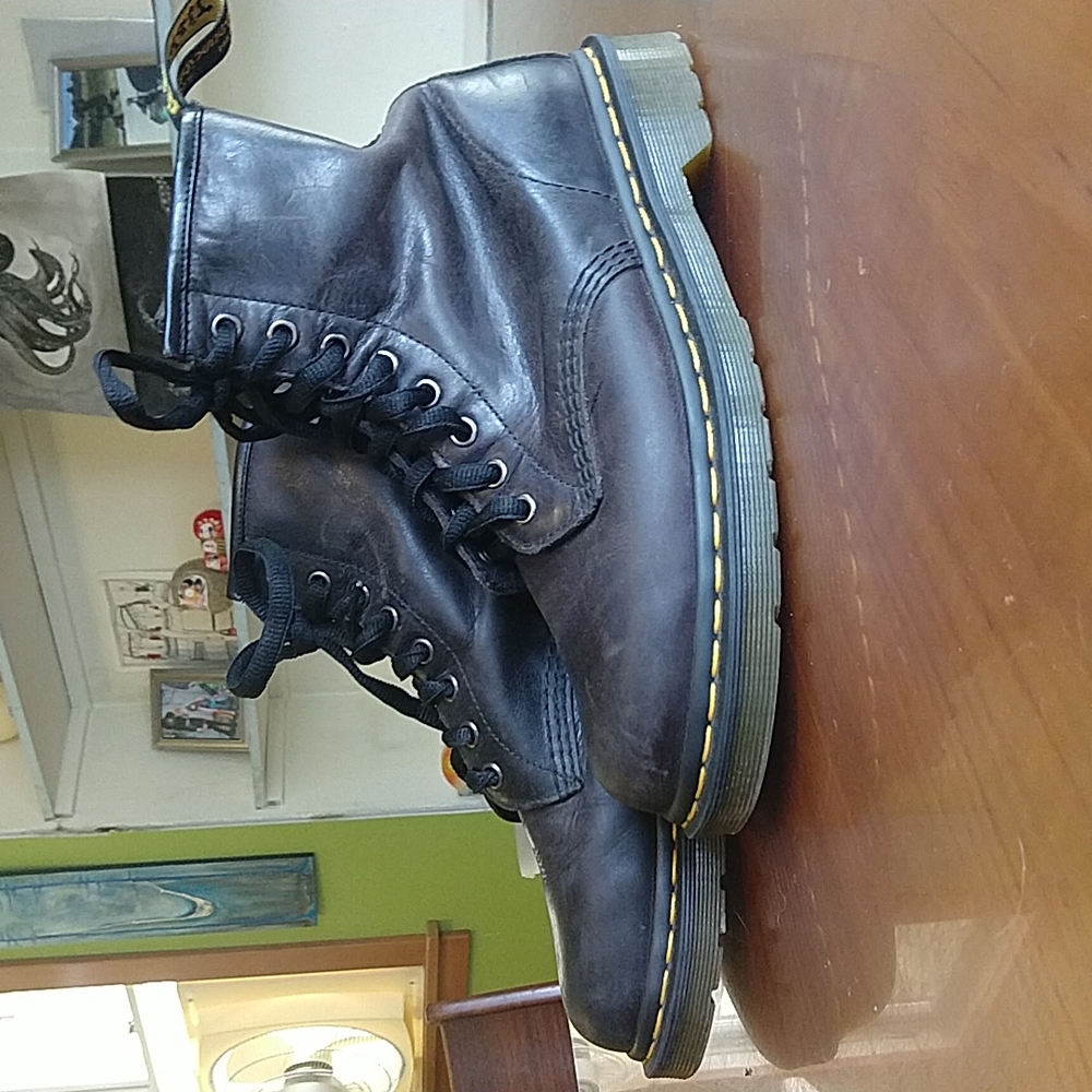 Dr. Martens black leather boots 41 EU.